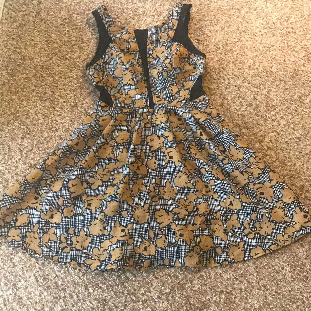 Adorable Open Back Floral Dress Size S